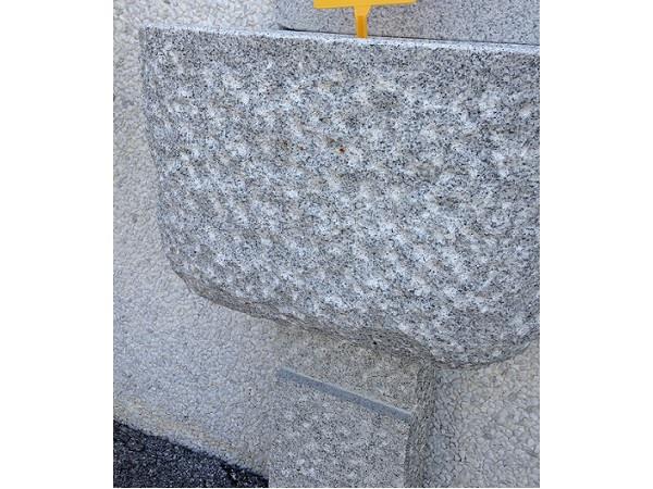 FONTANA OMEGA - Granito grigio